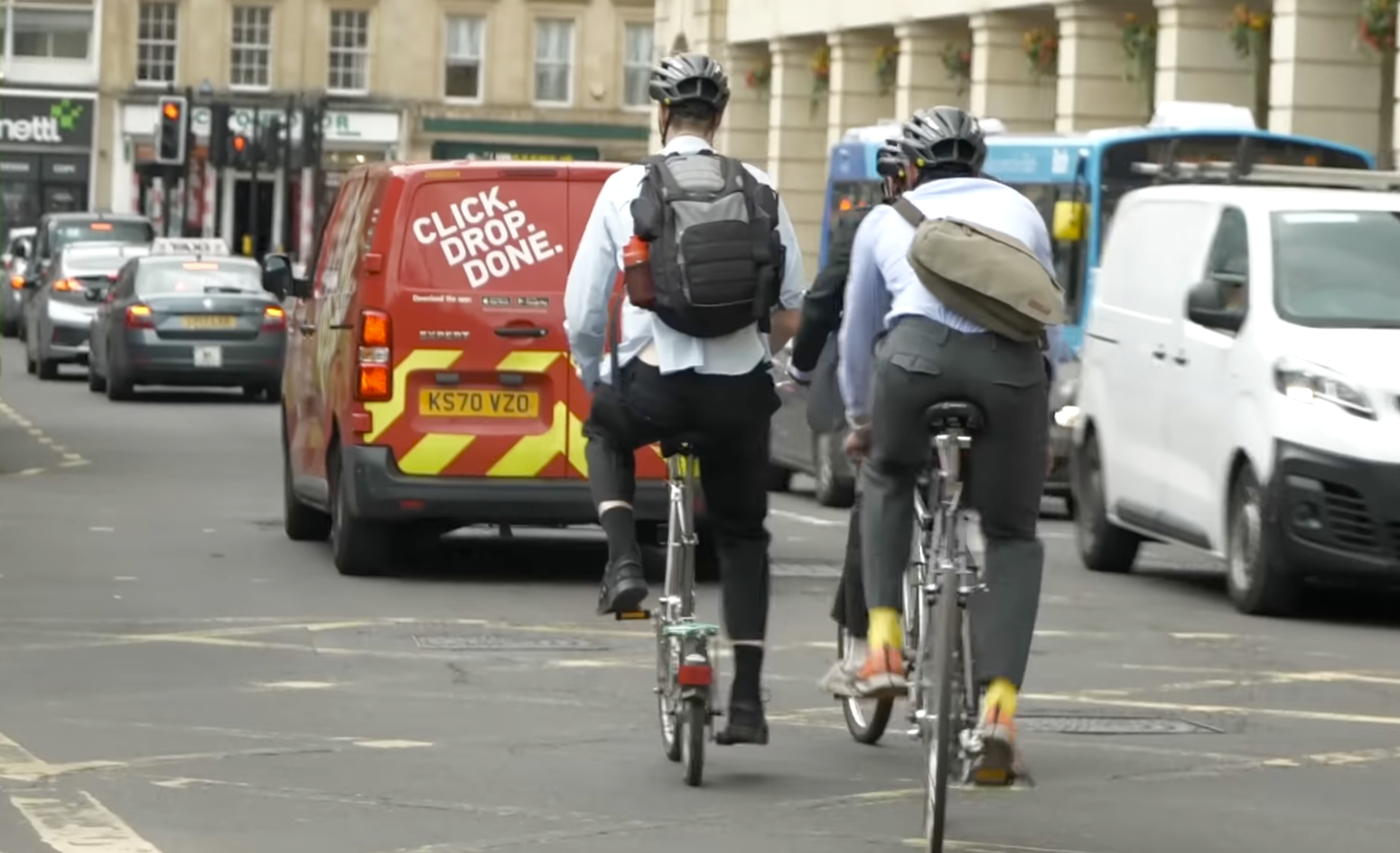 Cycling tips to feel safe riding a bike in traffic