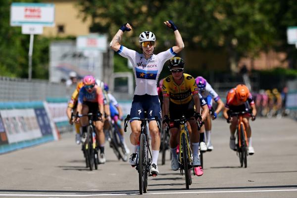 Lorena Wiebes (SD Worx) celebrates victory on stage 3 of the Giro d'Italia Donne