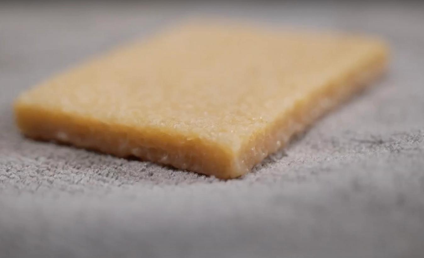 A natural rubber eraser is all you need to start cleaning up your tyres
