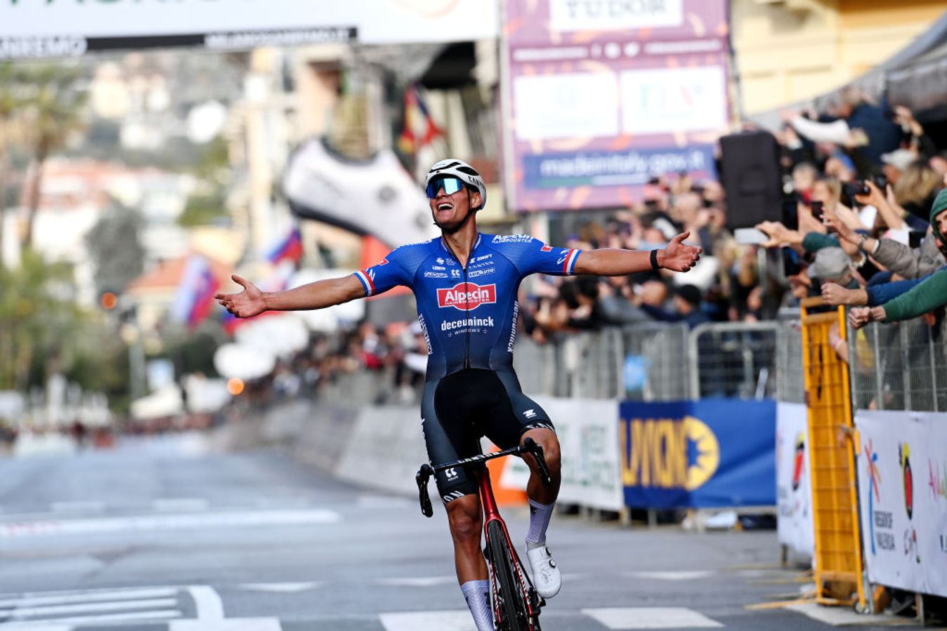 Mathieu van der Poel winning Milan-San Remo