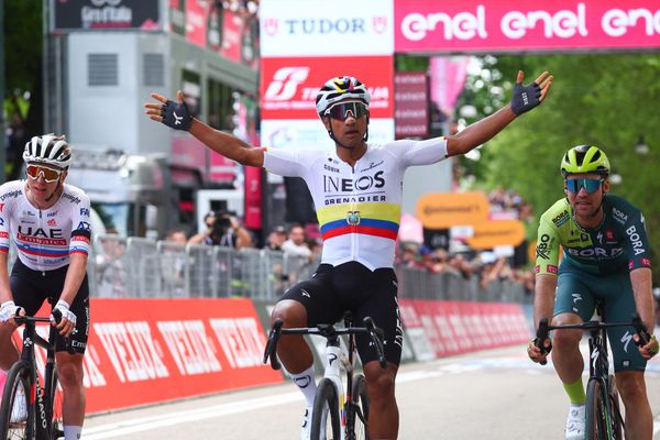 Jhonatan Narváez wins stage 1 of the Giro d'Italia as Tadej Pogačar drops all his GC rivals