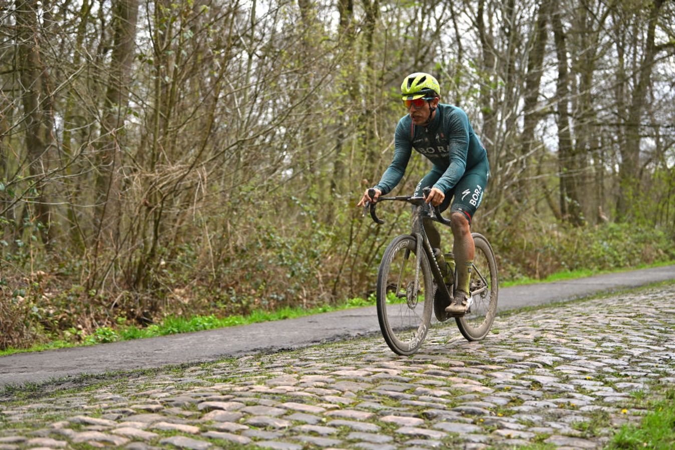 Sam Welsford on course at Paris-Roubaix 2024