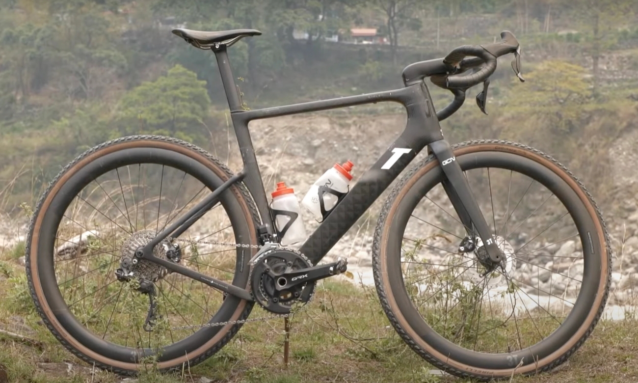 The 3T exploro was released as the worlds first aerodynamically optimised gravel bike and with a silhouette like this it isn't hard to see why