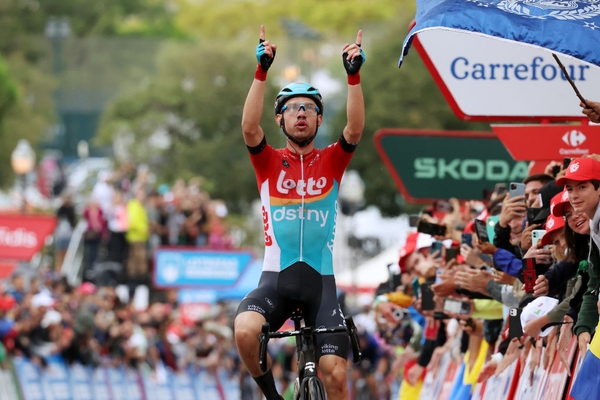 Andreas Kron (Lotto-Dstny) wins stage 2 of the Vuelta a España