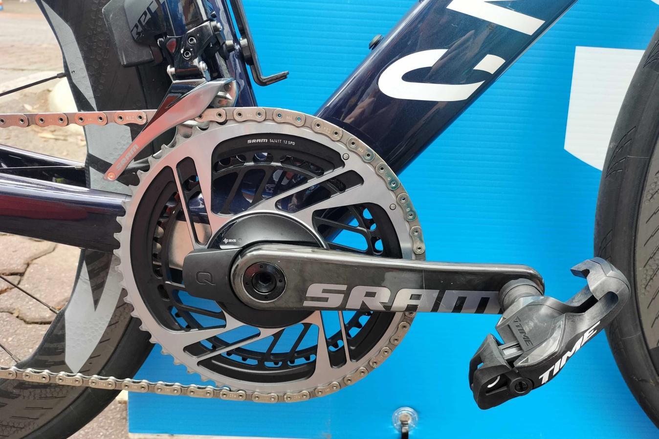 A SRAM Red AXS 54/41t chainset