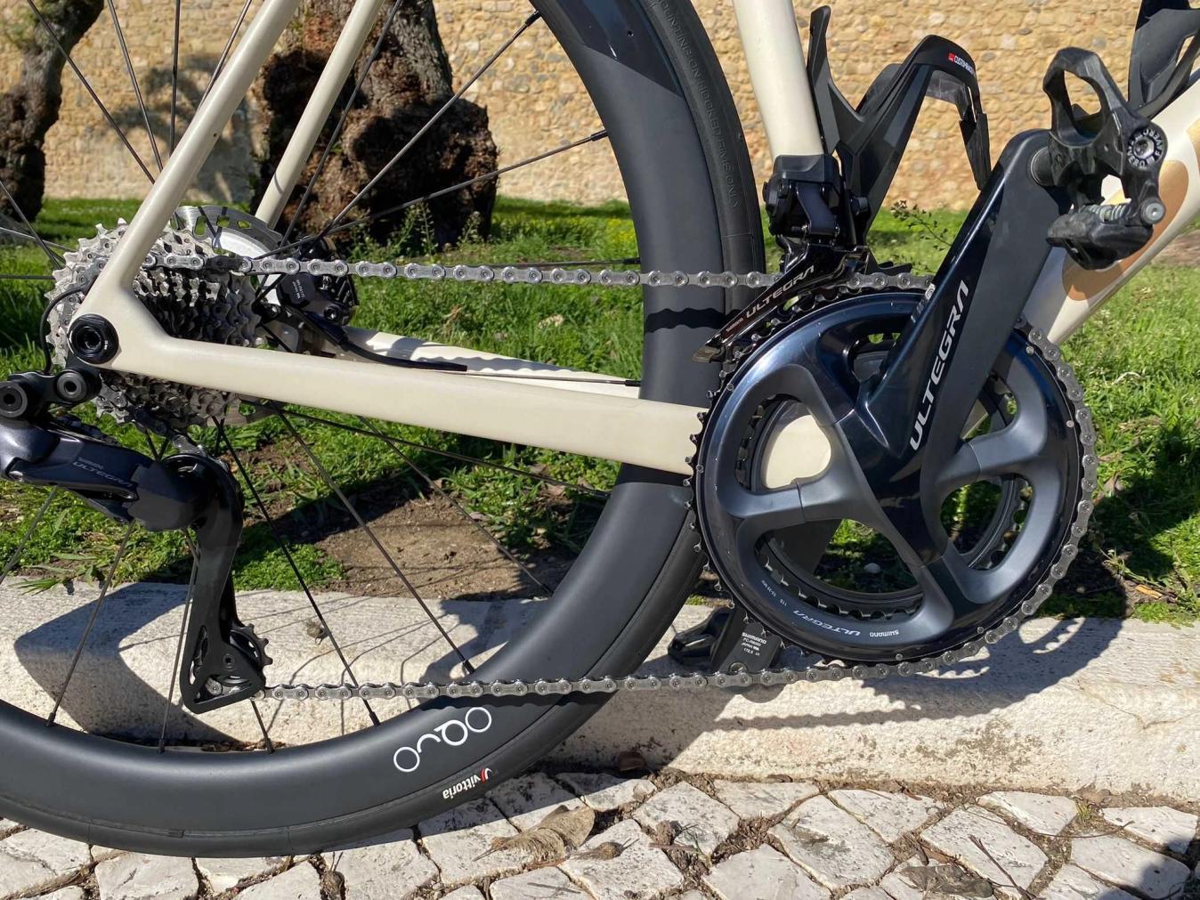 This is the older 11-speed version of Shimano's Ultegra groupset