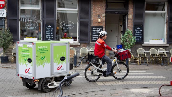 'Cars are no longer the default' – a cargo bike postal worker in Gent