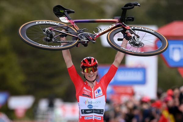Demi Vollering winning the final stage and the overall title at the Vuelta Femenina