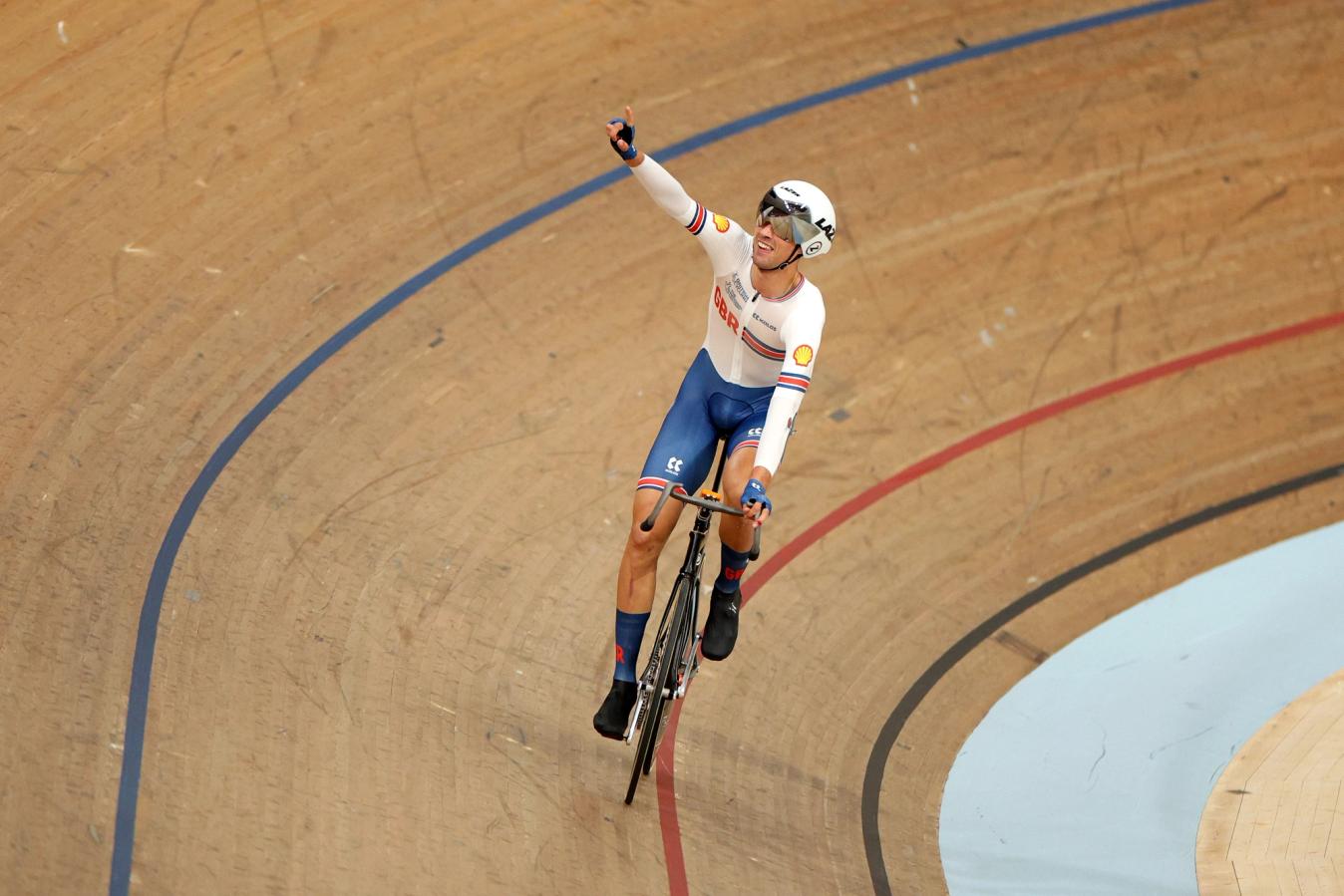 Ethan Vernon celebrates after winning the elimination race at the World Championships. 