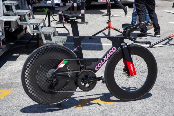 Pogačar's Colnago TT1 bike has received the pink treatment to celebrate his race lead