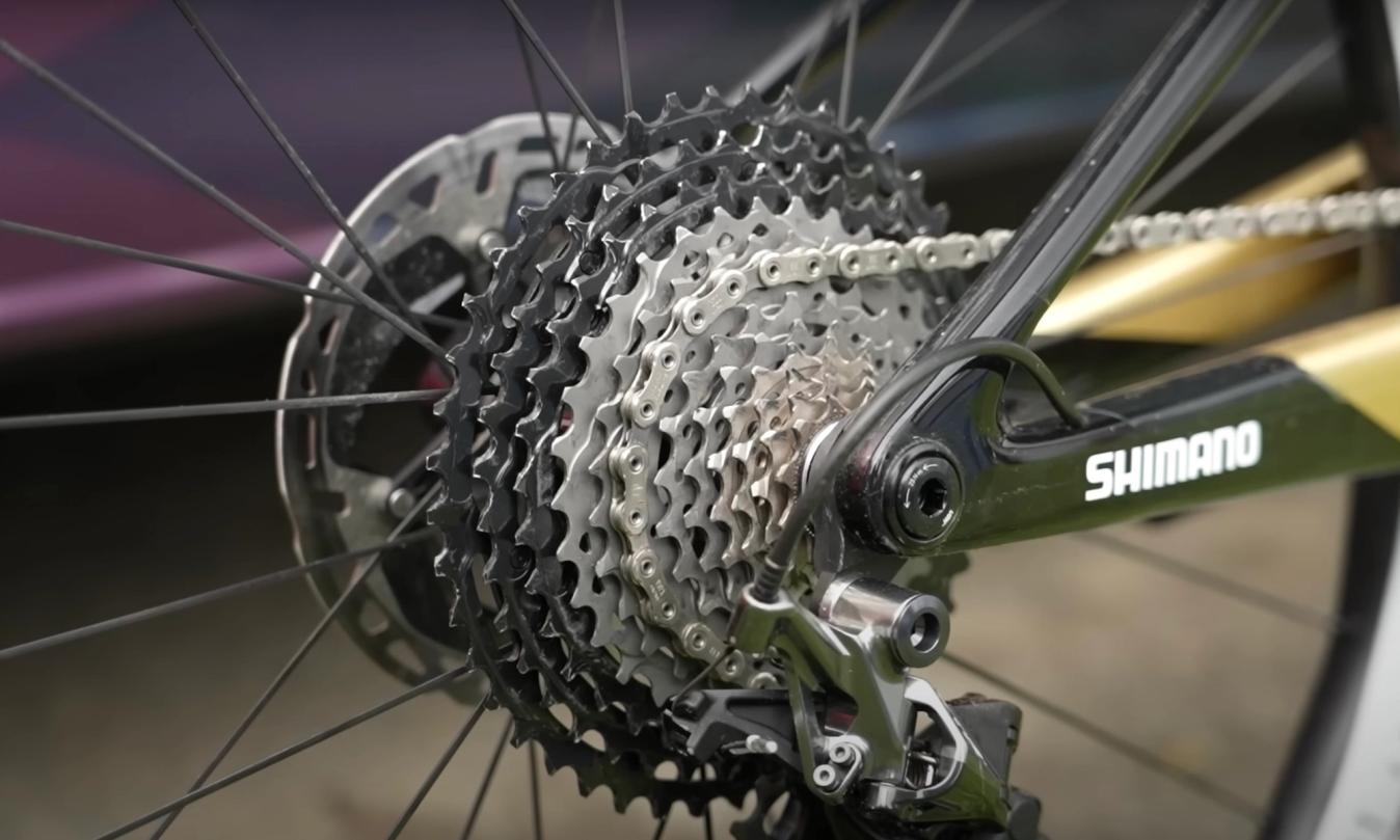 Pidcock is using a mechanical groupset with 12-speed XTR with a 10-51t cassette