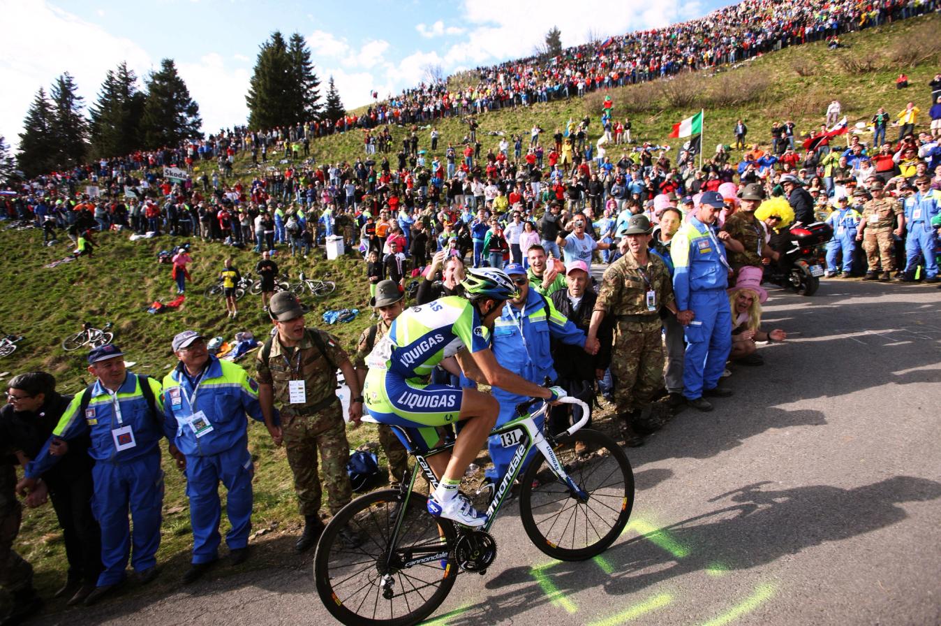 Ivan Basso in the final 400 metres of the Zoncolan