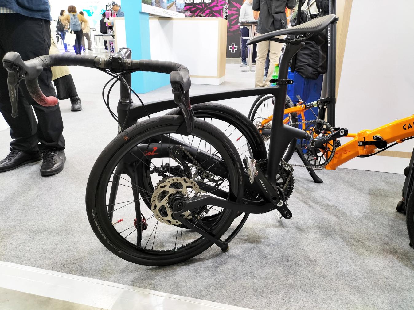 So far, so ordinary. Step in the Caracle-Coz from Japanese company Tech One which has produced a folding road bike. The idea is to add extra practicality to the traditional road bike design, and the brand says that it can even fit in a suitcase