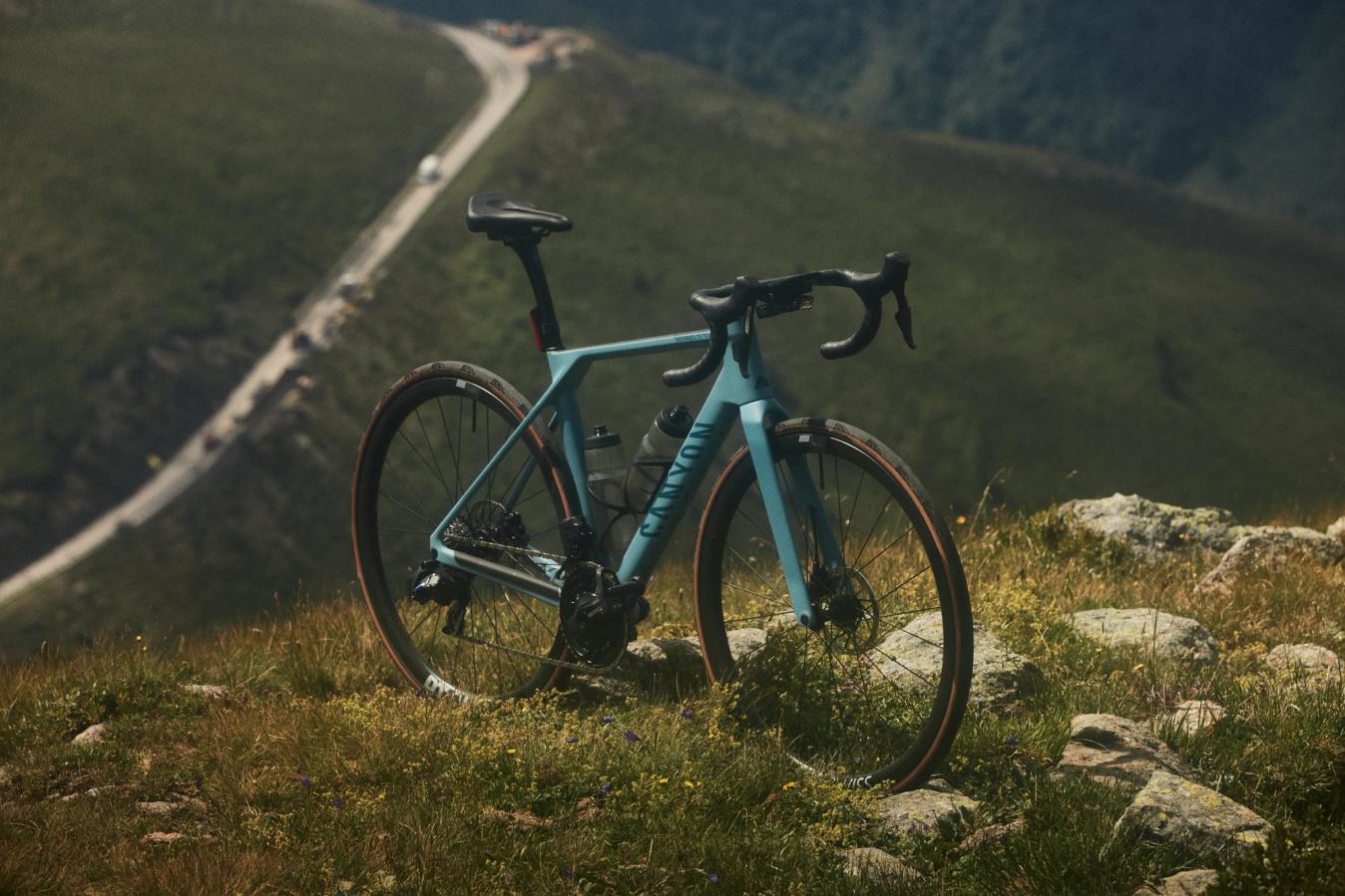 Canyon have designed the new Endurace with versatility in mind with the frame accommodating up to a 35mm tyre.  