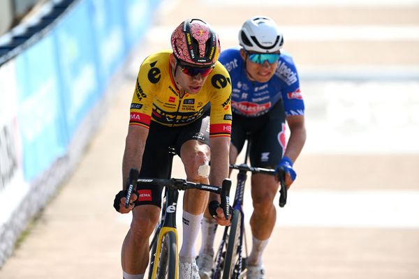 Jasper Philipsen follows Wout van Aert in Paris-Roubaix