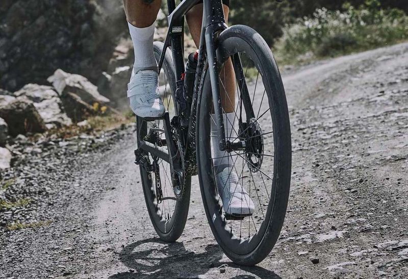 Fulcrum turns to wavy rim profiles for new Sharq all-road wheelset