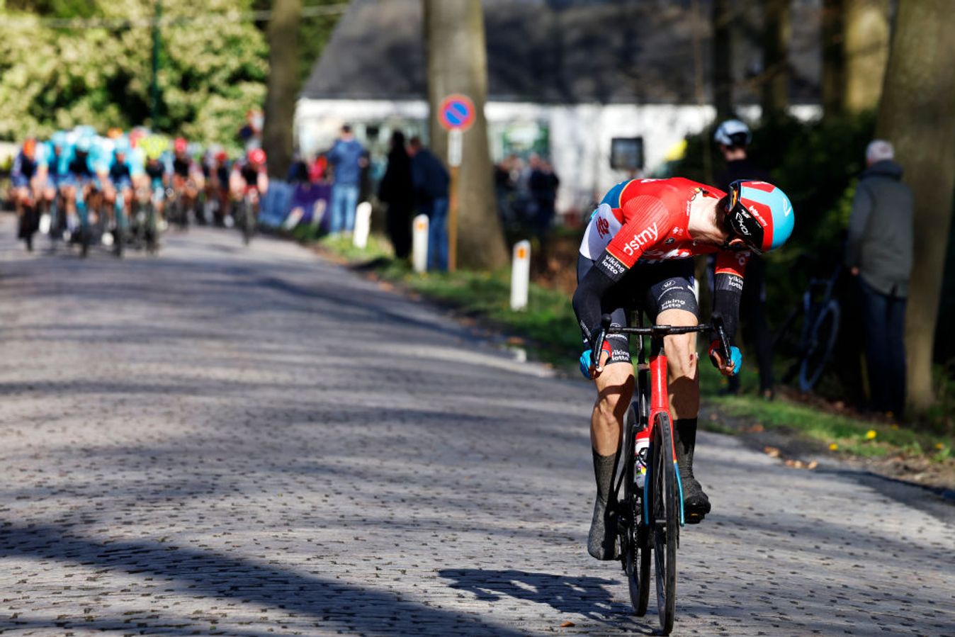 Slock is caught on the cobbles
