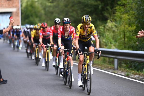 Gesink riding at the front of the peloton, as he so often does, at the 2023 Vuelta