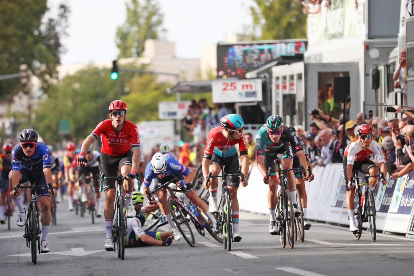 Chaos ensues as Arnaud De Lie's tyre explodes and Arnaud Démare's wins Paris-Bourges