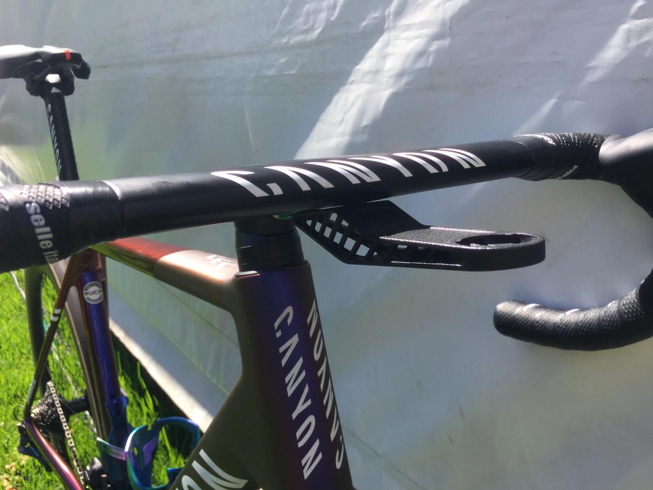 This Canyon Ultimate had a 3D-printed computer mount