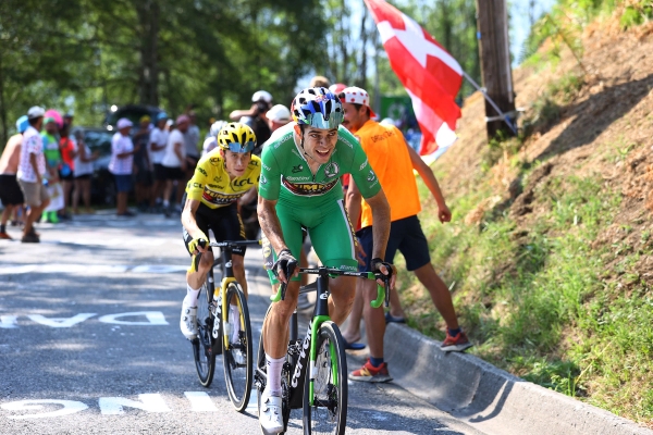 Wout van Aert pacing Jonas Vingegaard and dropping Tadej Pogačar on the stage to Hautacam in the 2022 Tour de France