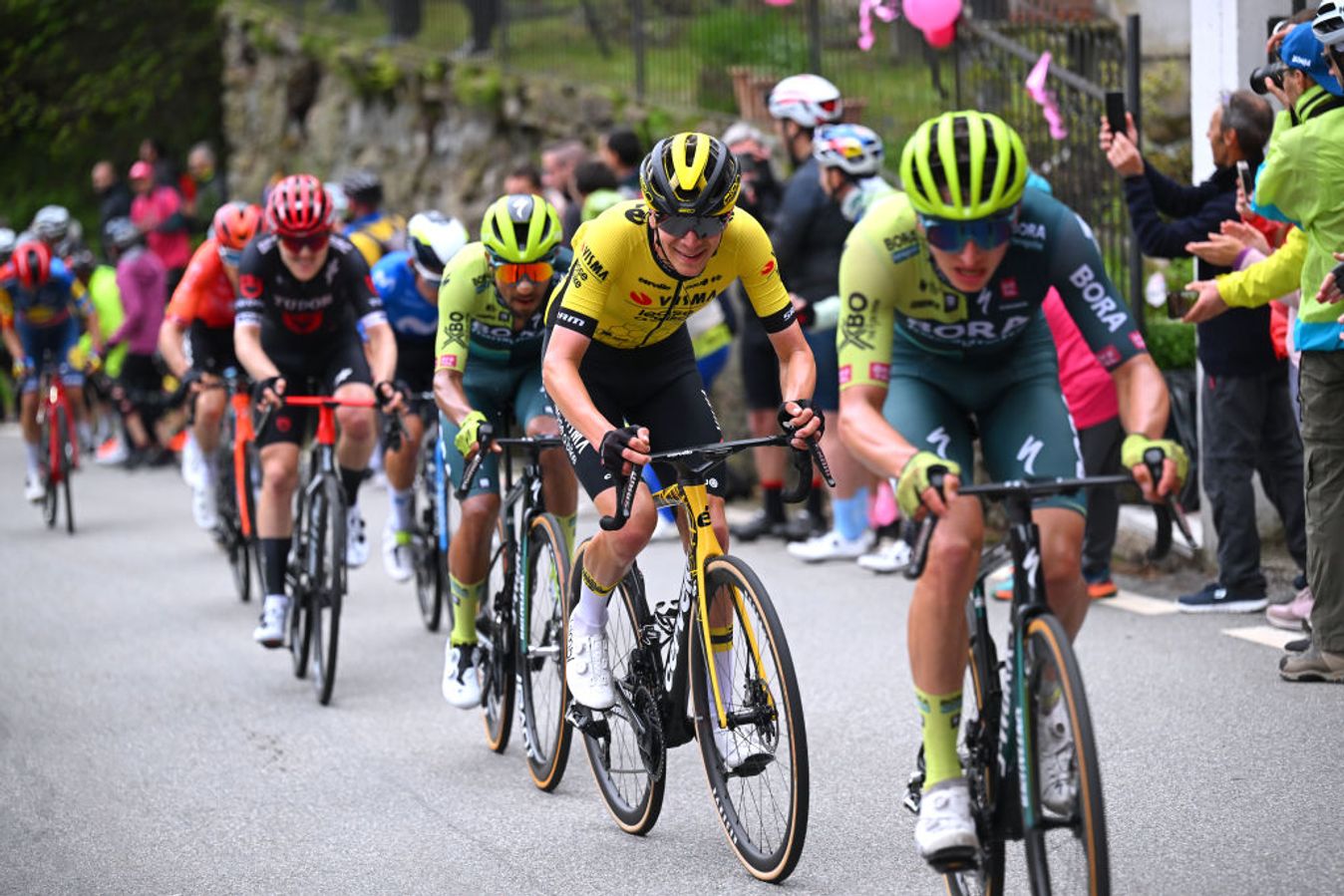 Riders chase Pogačar on stage 2 of the Giro d'Italia