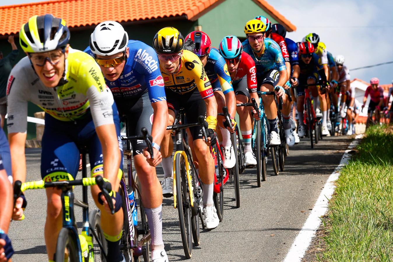 Strung out riders at the 2023 Vuelta a España