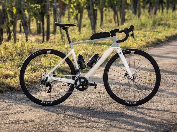 The new Paralane is the latest bike to follow the trends of all-road endurance bikes