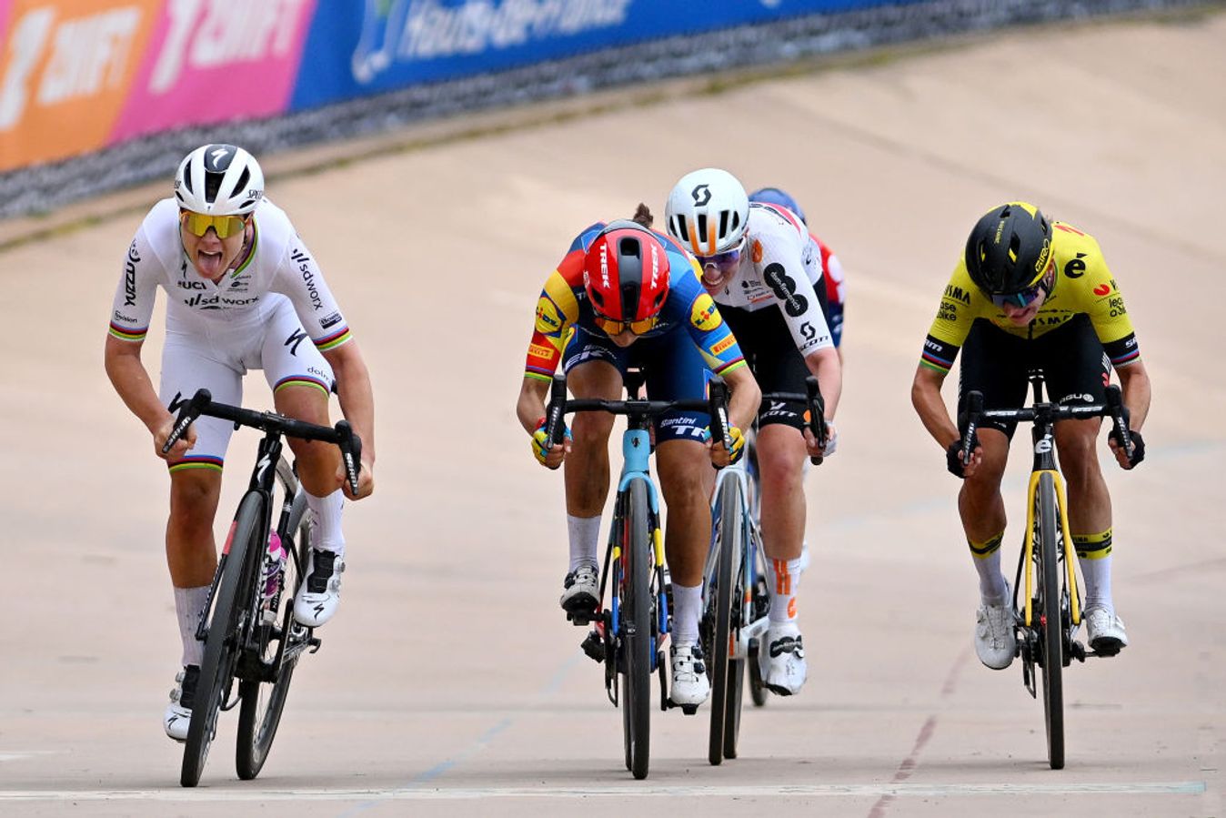 Vos was one of the strongest on the day but came up short when it matter most: on the velodrome finish