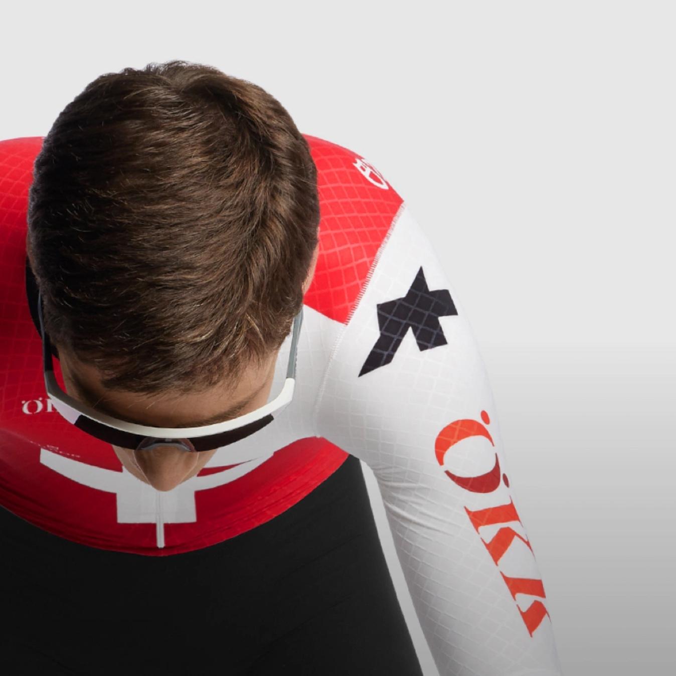 The skinsuit has a grid pattern