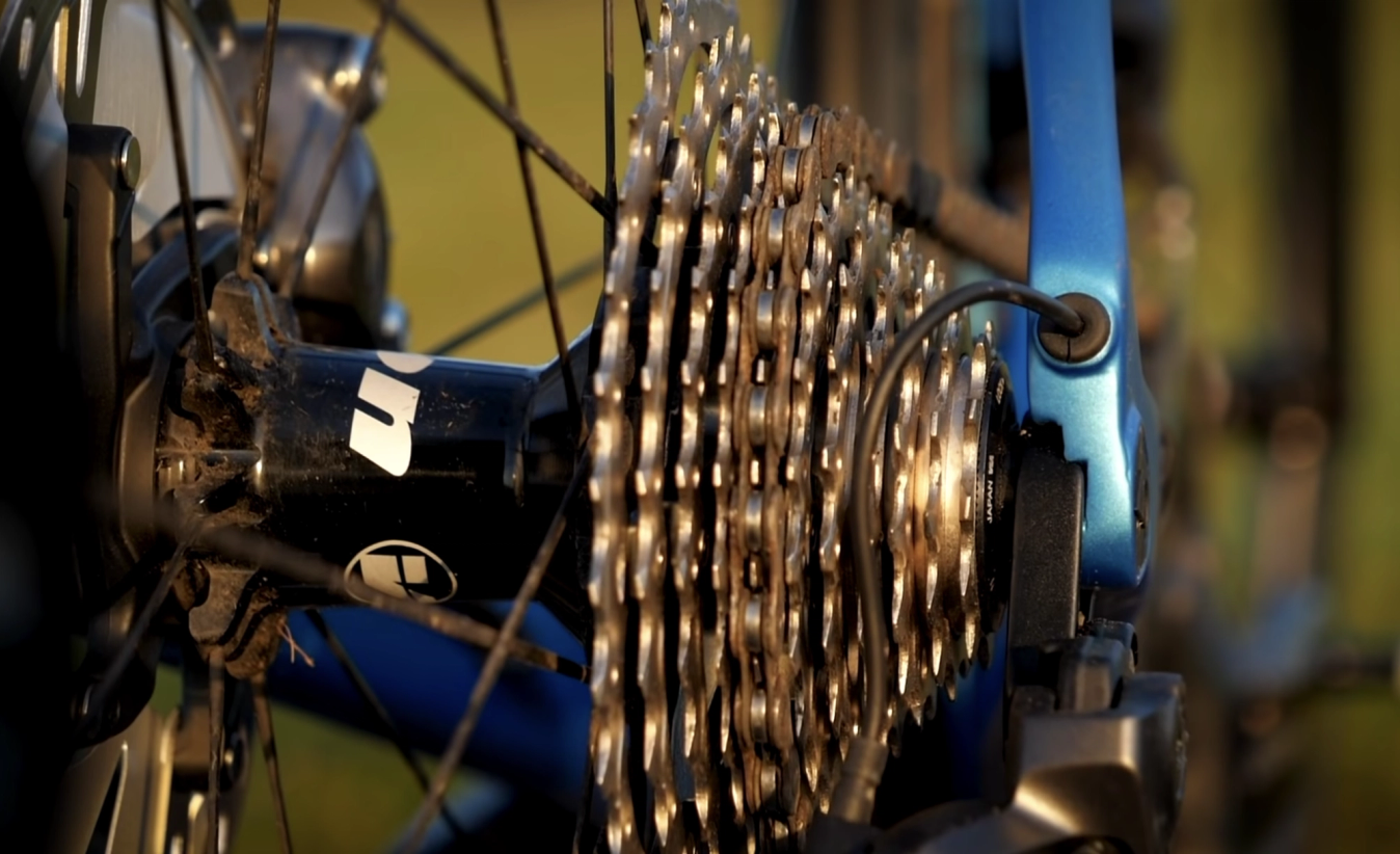 2x drivetrains use cassettes with smaller jumps between gears