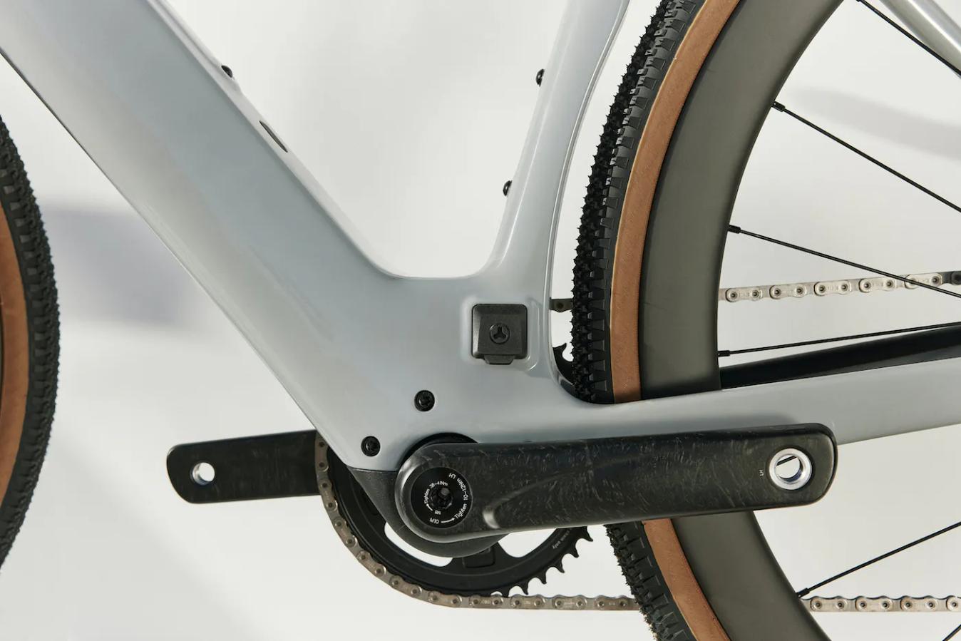 The Fazua motor and battery sit neatly around the bottom bracket of the frame 