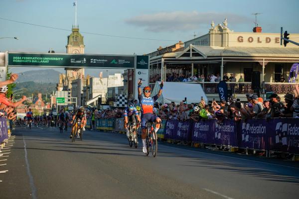 Caleb Ewan wins his first race in Jayco AlUla colours in 2024