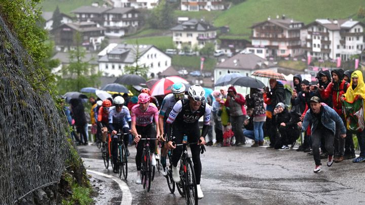 The peloton climb on stage 16 of the Giro d'Italia