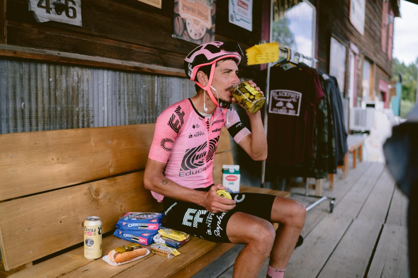 Lachlan Morton's famous feed from day 3 of his Tour Divide ride