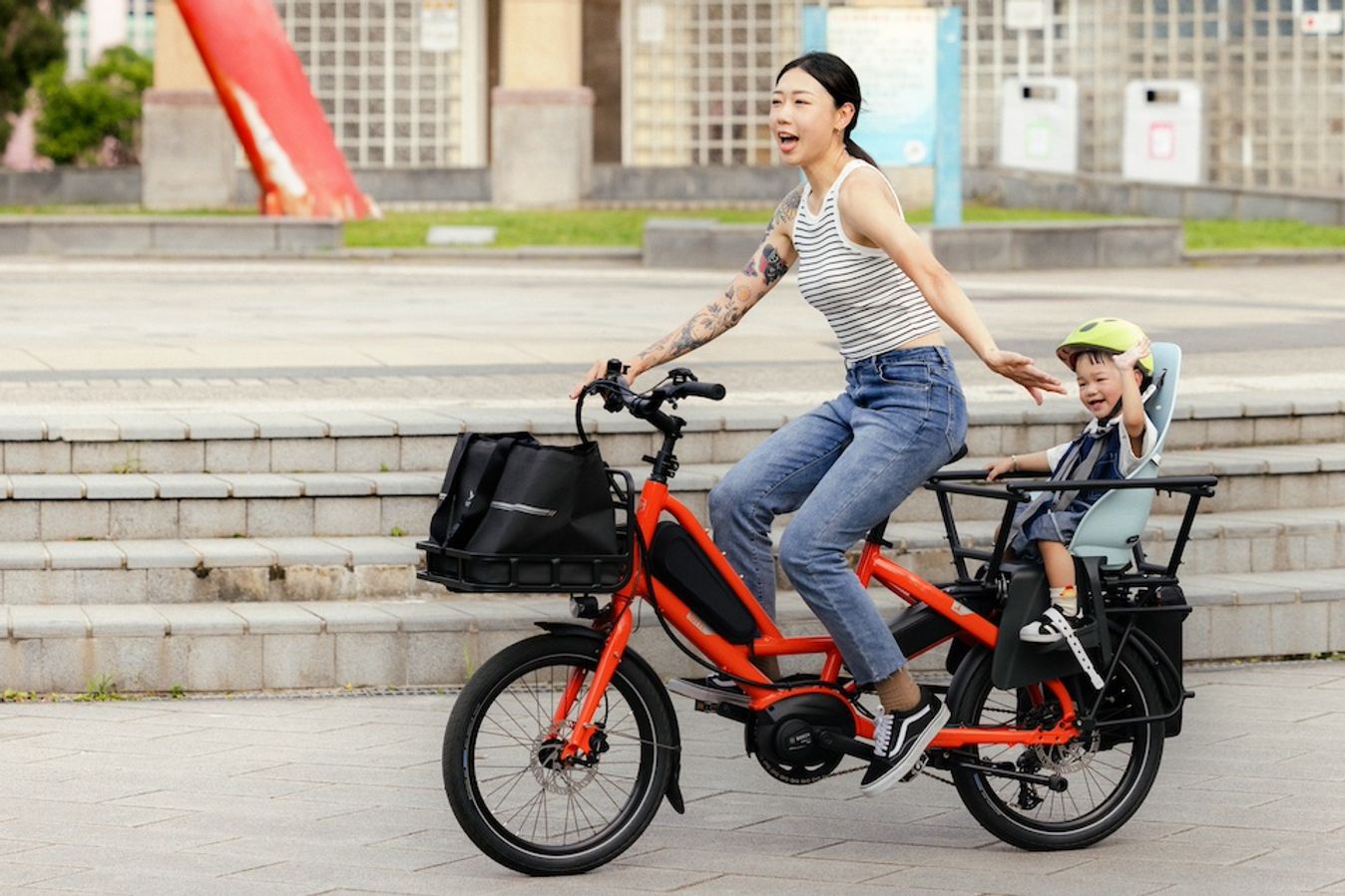 The Quickhaul is a more traditional 'long tail' cargo bike 