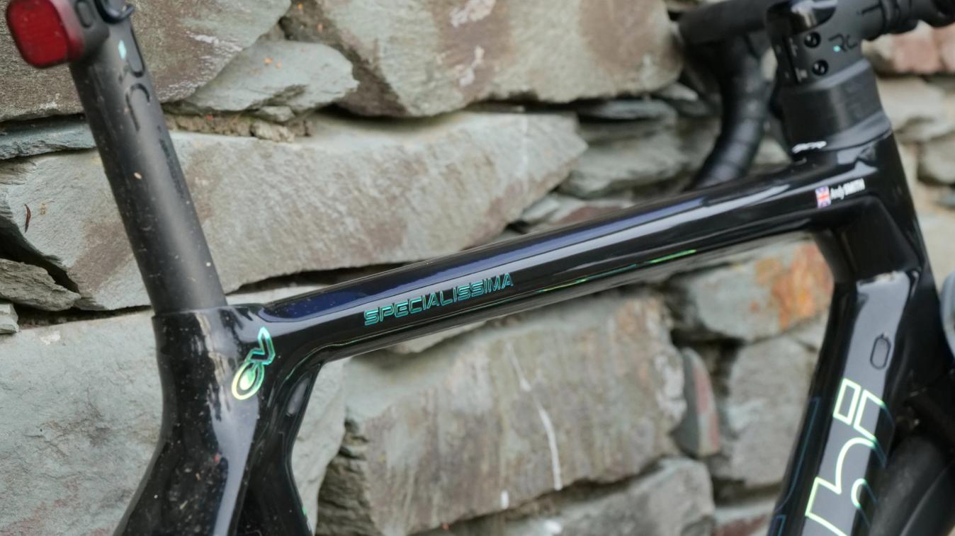 It’s a bike that may spark controversy among hardcore Bianchi fans as well as rim brake aficionados, with the owner steering clear of the Italian brand’s iconic Celeste colourway