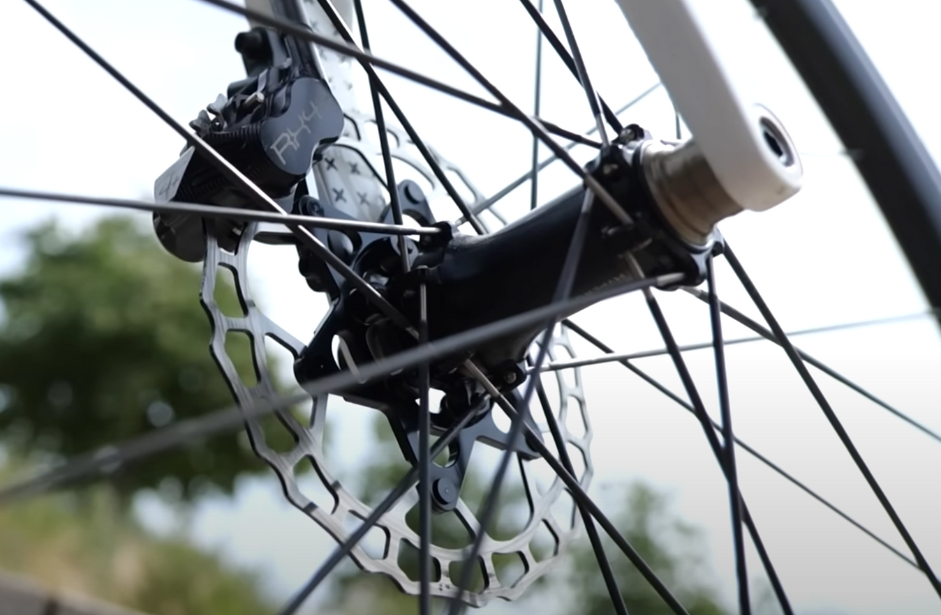 Super-light hubs help to reduce the weight of the wheels.