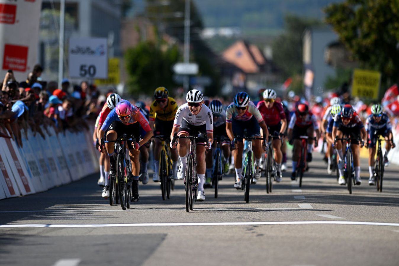 There was a nail-biting finish to the opening stage of the Tour de Romandie Féminin