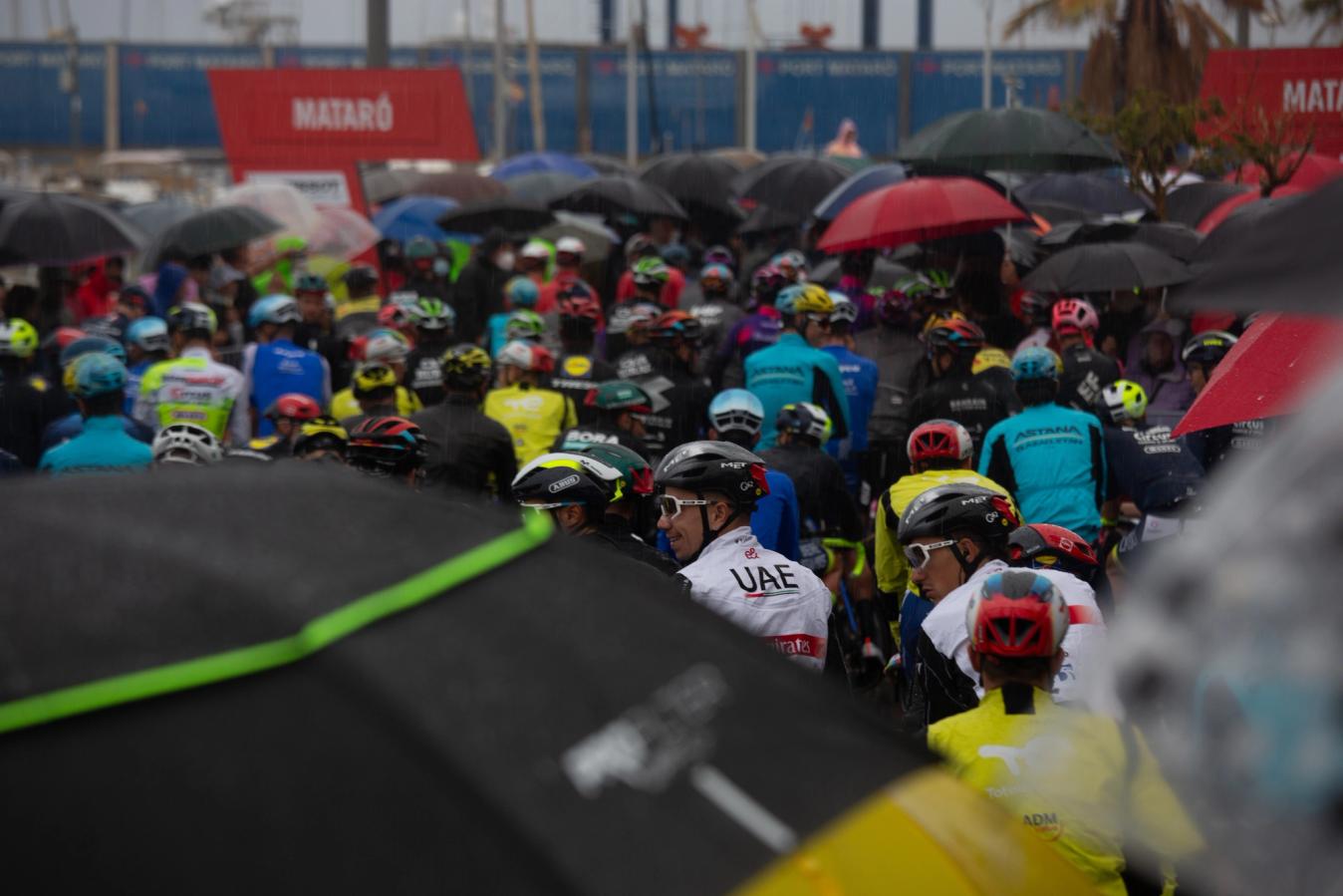 The start line was a sea of umbrellas ahead of stage 2 of the Vuelta a Espana