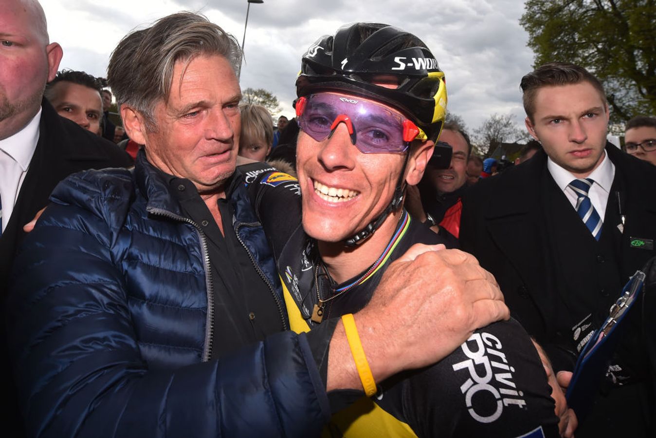 Leo van Vliet embraces Philippe Gilbert after his 2017 Amstel Gold Race win