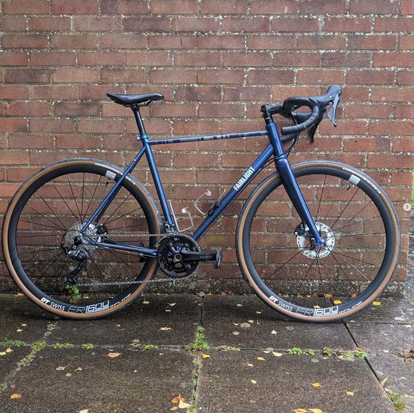 This submission from Steve shows off his Farlight steel road bike