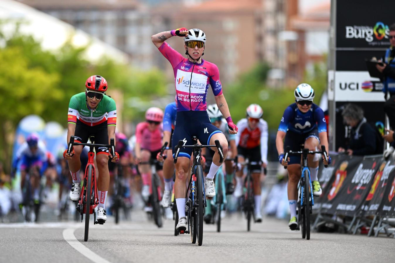 After relegation on stage 2, it was a determined Lorena Wiebes who reclaimed victory on stage 3 of the Vuelta a Burgos Féminas. 