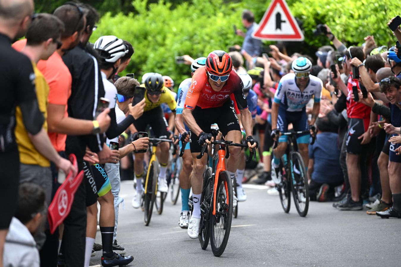 Geraint Thomas is forced to chase on stage 1 of the Giro d'Italia