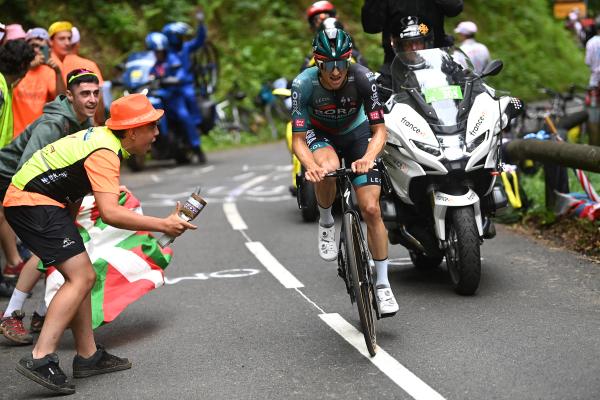 Jai Hindley’s (Bora-Hansgrohe) efforts on stage 5 of the Tour de France earnt him the first yellow jersey of his career