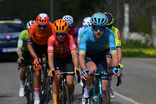 Max Walker leads the break on stage 2 of the Volta ao Algarve