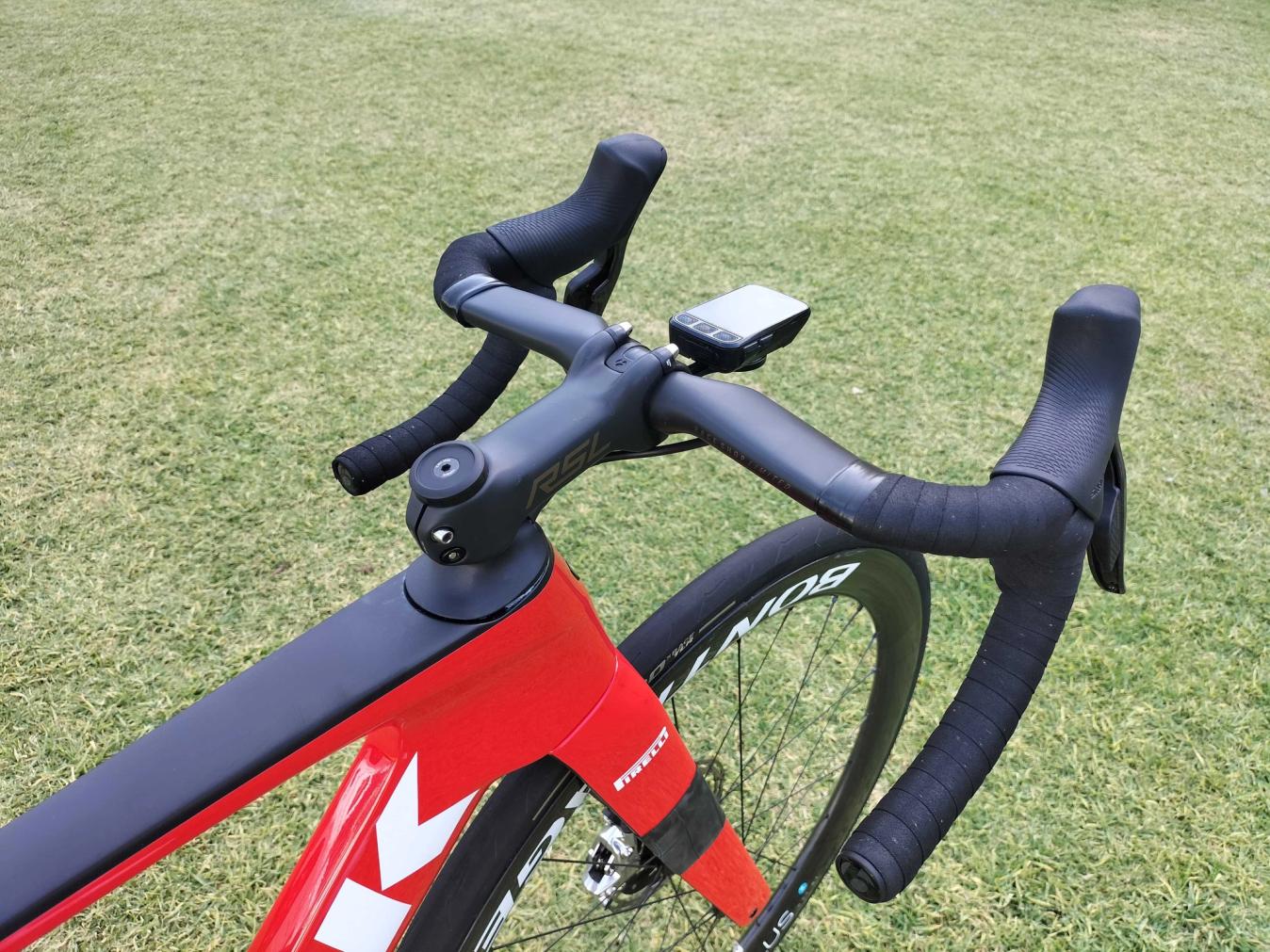 A two-piece bar and stem is an interesting choice for an aero bike