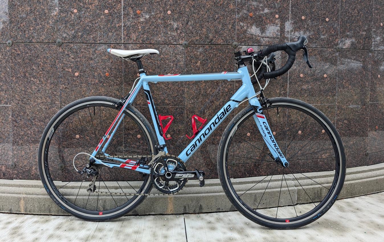 This Cannondale CAAD8 is from the good old days of rim brakes and 10-speed Shimano 105 groupsets
