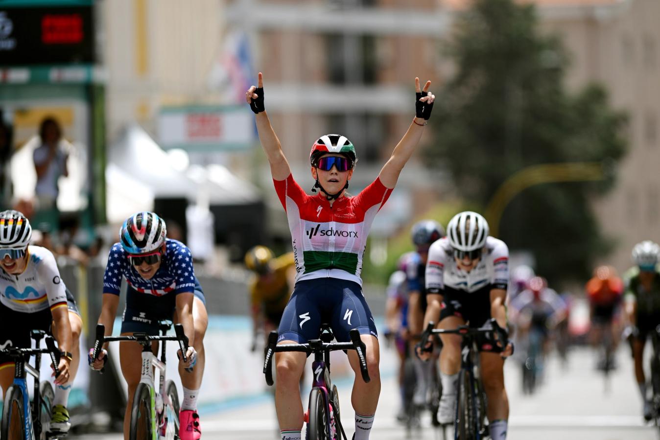 Chiara Consonni takes her second Giro Donne stage win