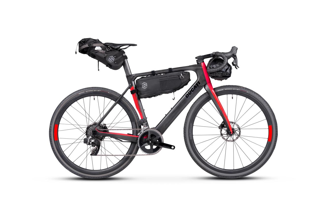 The complete bike weighs in at 12.4kg, making it fairly light by e-bike standards